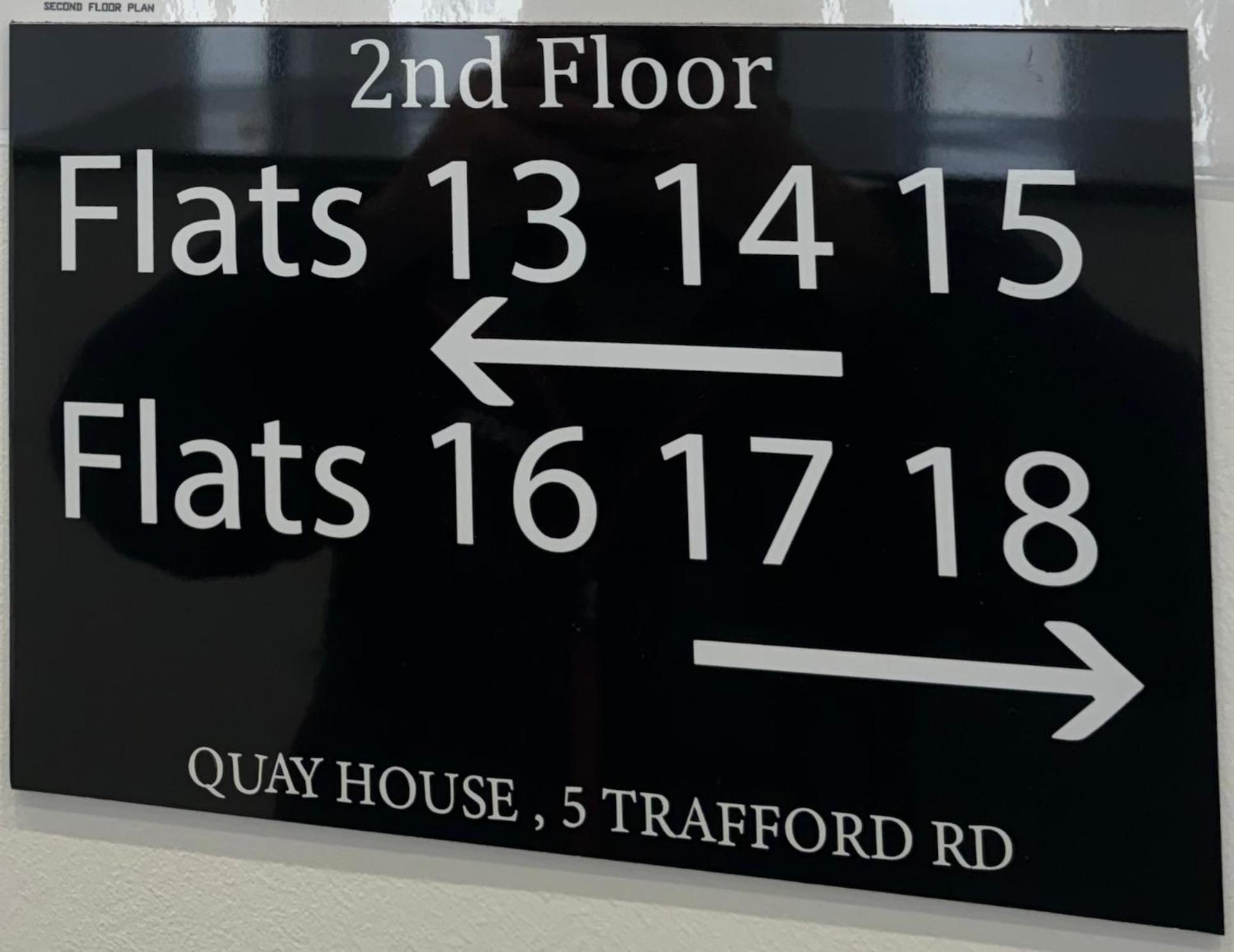Quay House - Salford - 2bdr Sleeps 7, Spacious & Quiet - Free Parking - Close To Centre, United & The Lowry Apartamento *