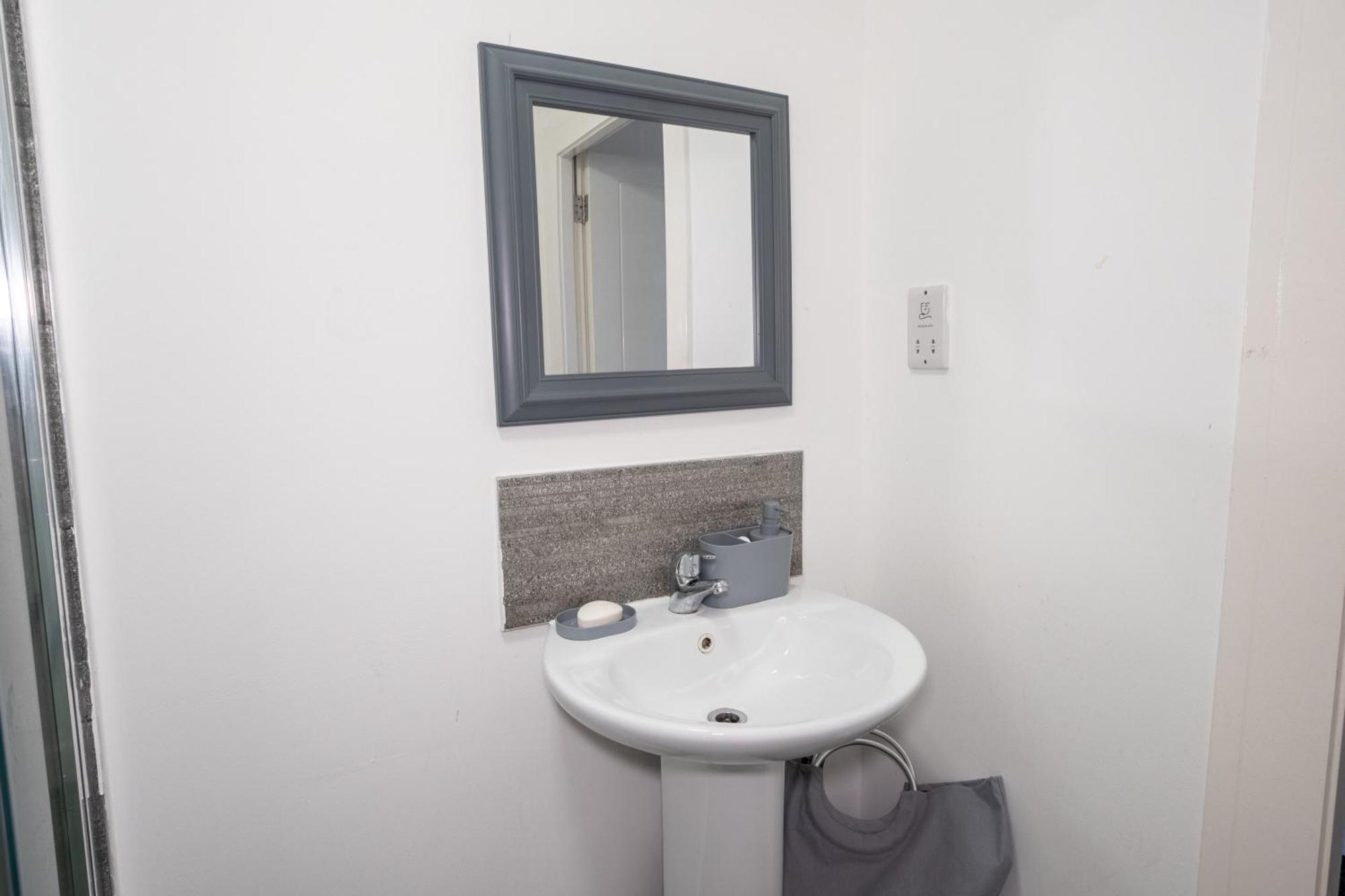 Apartamento Quay House - Salford - 2bdr Sleeps 7, Spacious & Quiet - Free Parking - Close To Centre, United & The Lowry Manchester