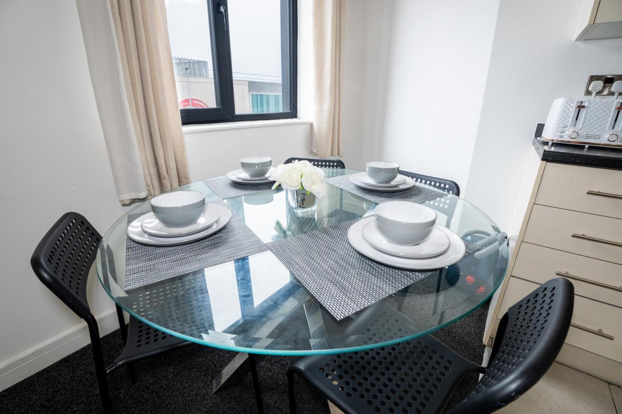 Apartamento Quay House - Salford - 2bdr Sleeps 7, Spacious & Quiet - Free Parking - Close To Centre, United & The Lowry Manchester